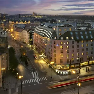 Hilton Old Town Отель