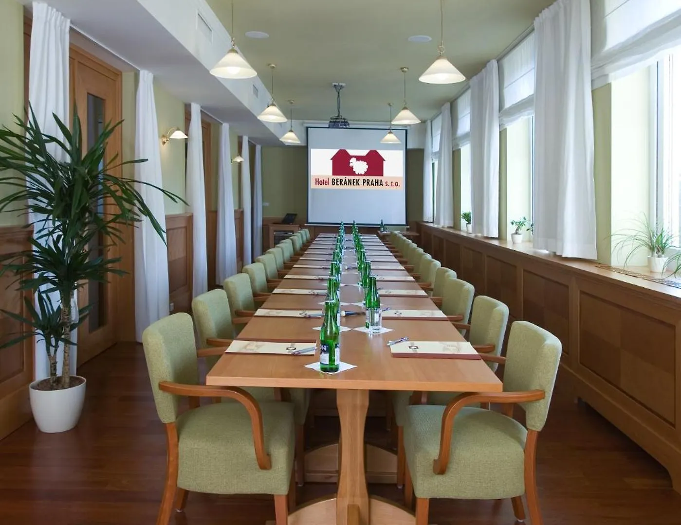 Dolce Villa Prague 4*,