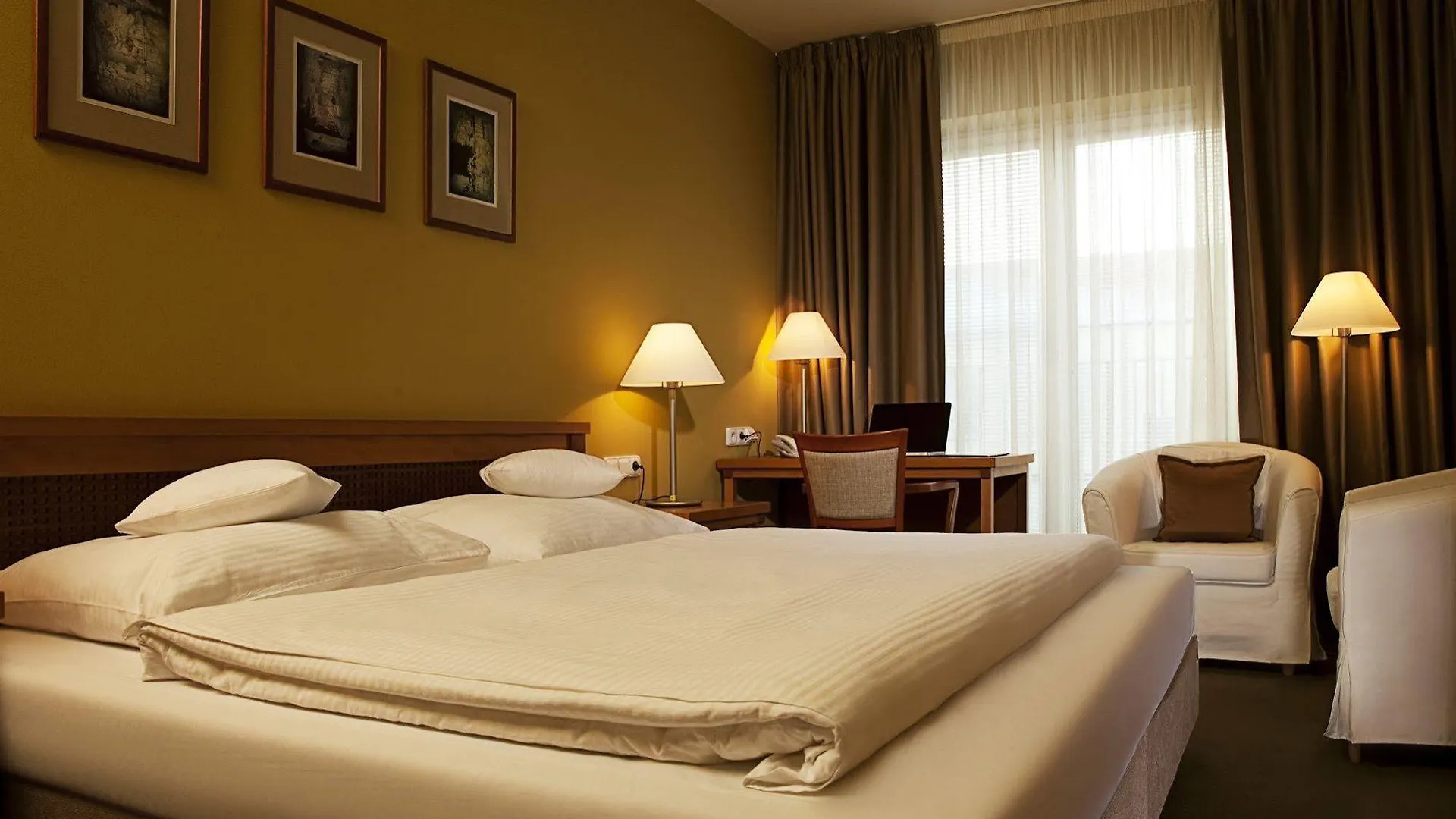 Dolce Villa Prague 4*,